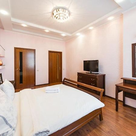 Роскошная 3К Квартира 135М2 На Набережной. Минская Kiev Bagian luar foto