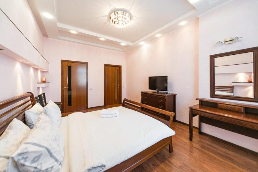 Роскошная 3К Квартира 135М2 На Набережной. Минская Kiev Bagian luar foto